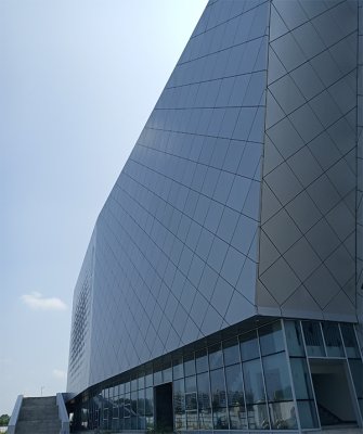 鋁單板幕墻可以減輕建筑物的重量嗎?